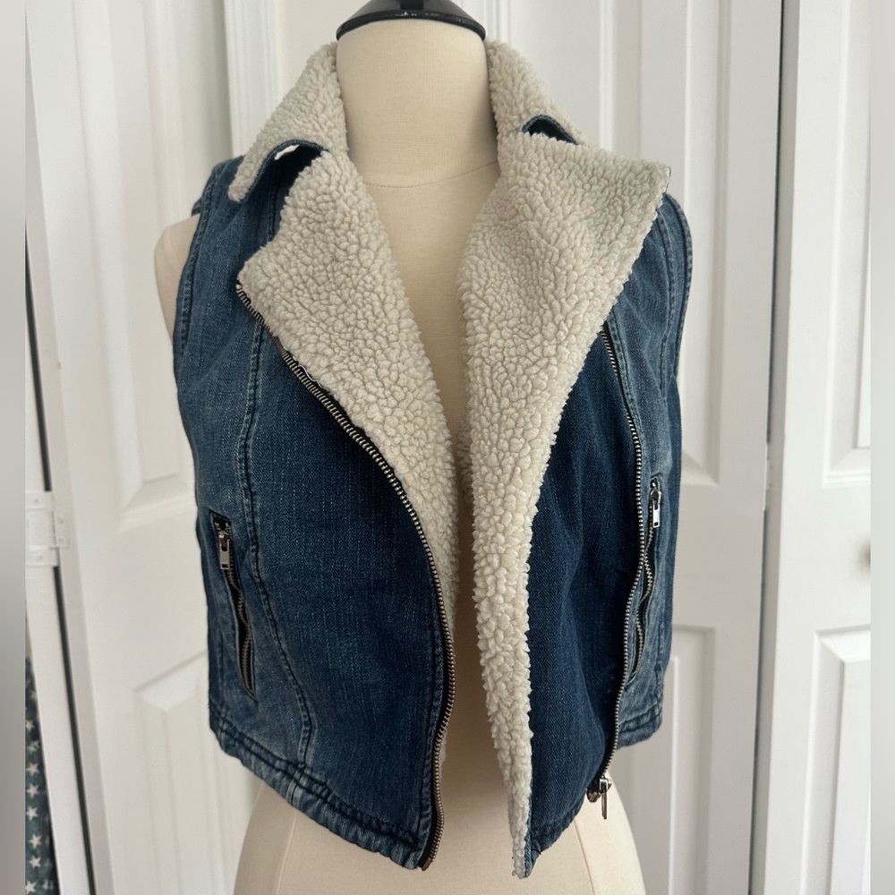 Bullhead Black Denim vest with wool fuzzy interior size Small